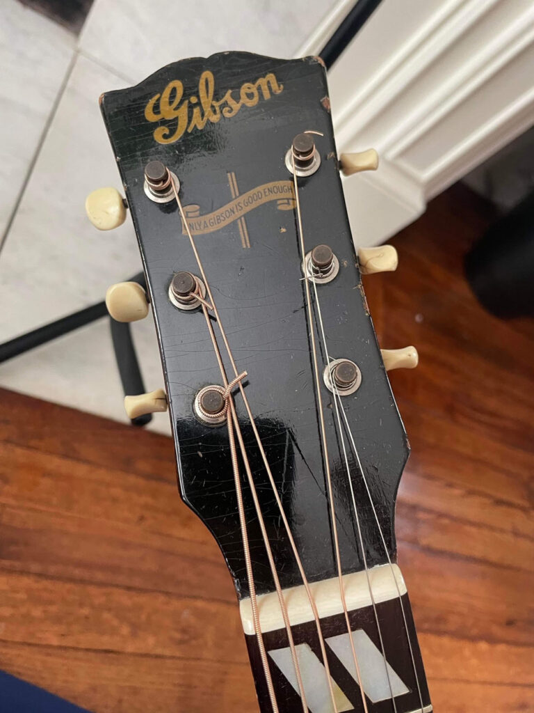 1943 Gibson Southern Jumbo guitar headstock