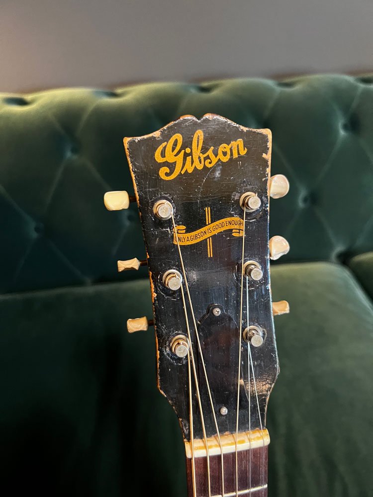 Gibson-J-45-Peghead