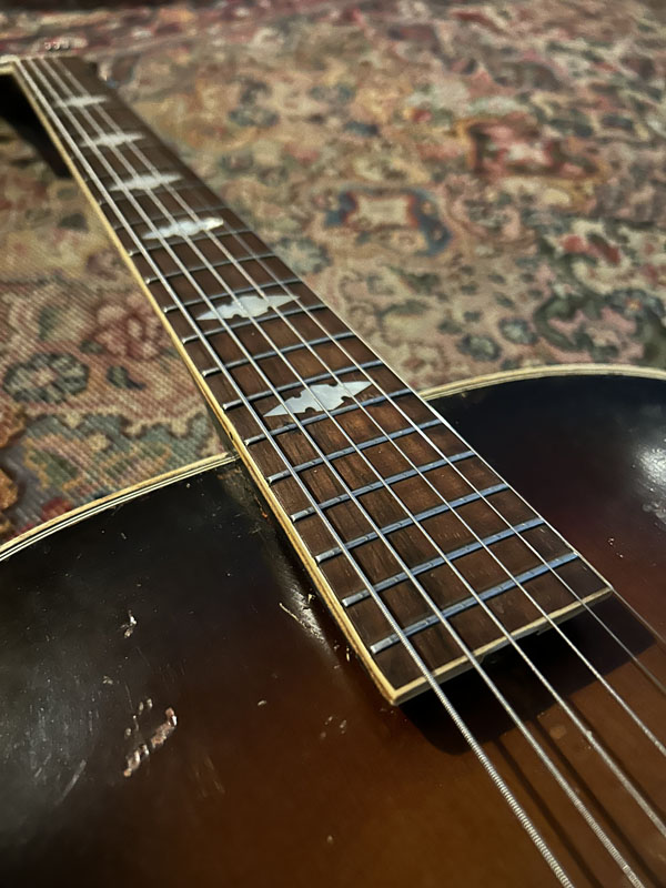 1938 Epiphone Triumph fingerboard