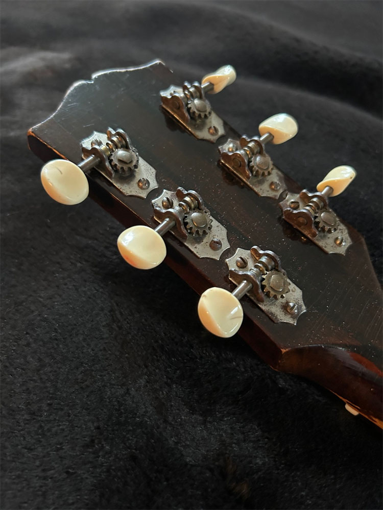 1943 Gibson Southern Jumbo peghead back