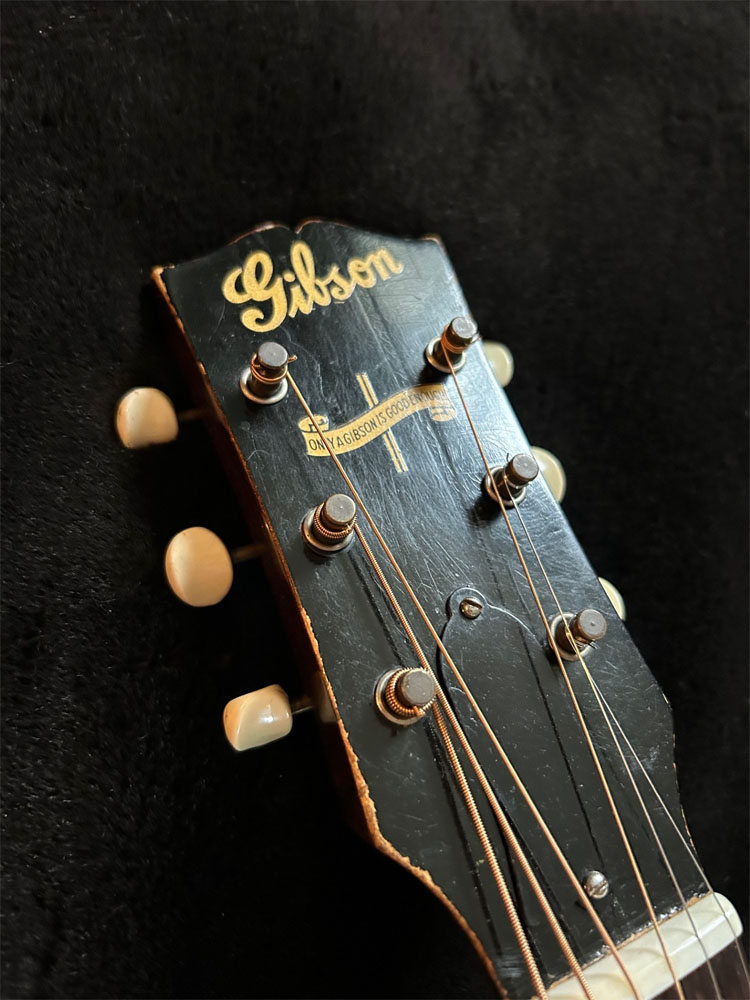 1943 Gibson Southern Jumbo peghead front