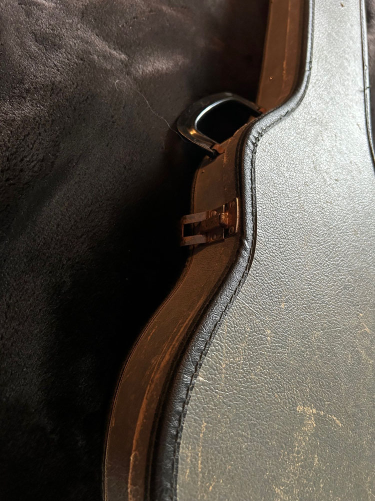 1965 Asymmetrical Cut Epiphone Olympic case