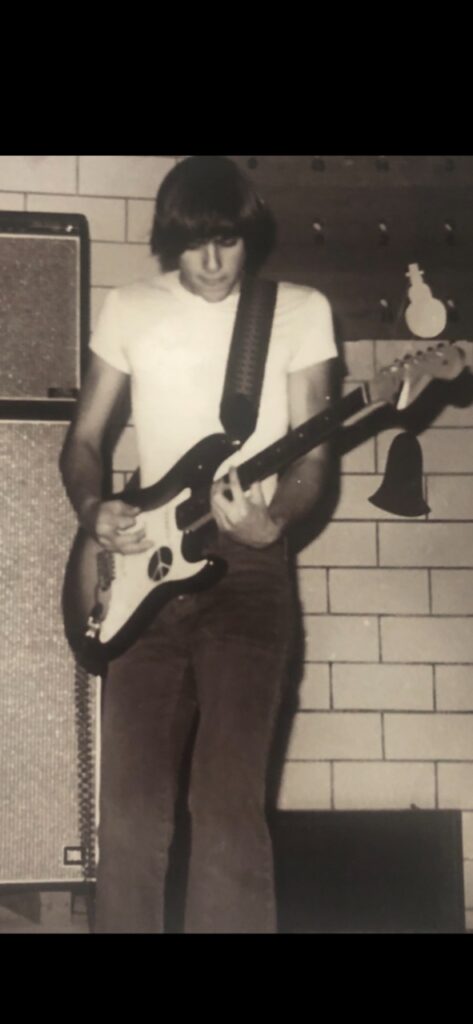 1965 Fender Stratocaster being played