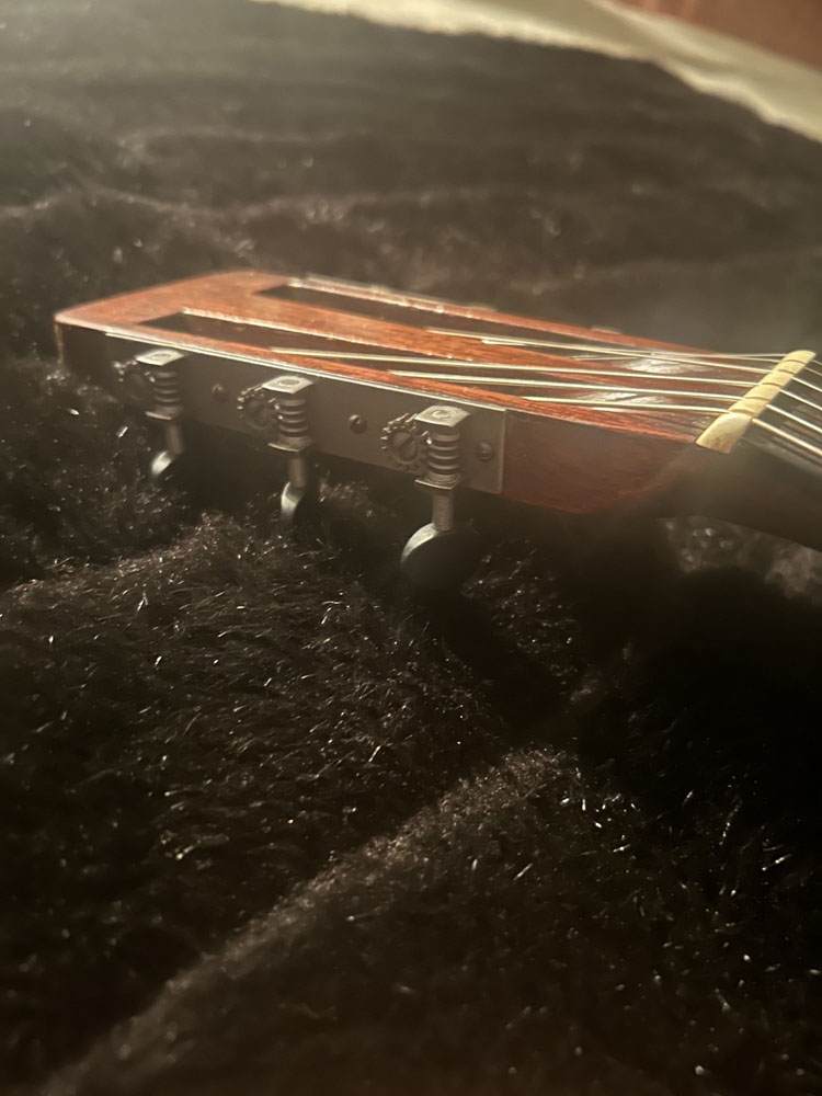 1919 Martin 00- 21 peghead